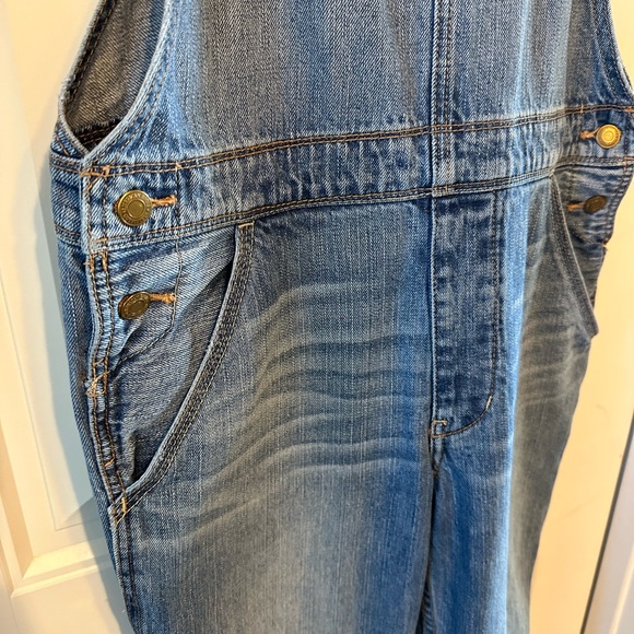 AEO live your life overalls Overalls American Eagle Denim Overall. Size medium - Picture 5 of 10